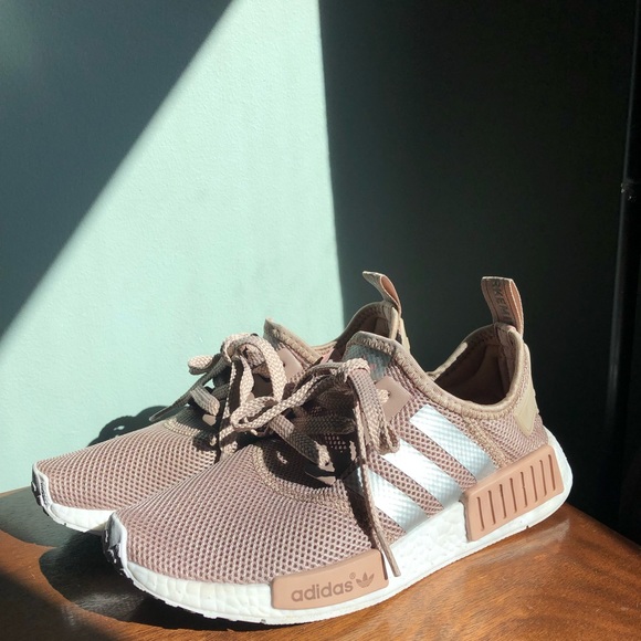 Woman’s Adidas NMD R1’s - Picture 4 of 8